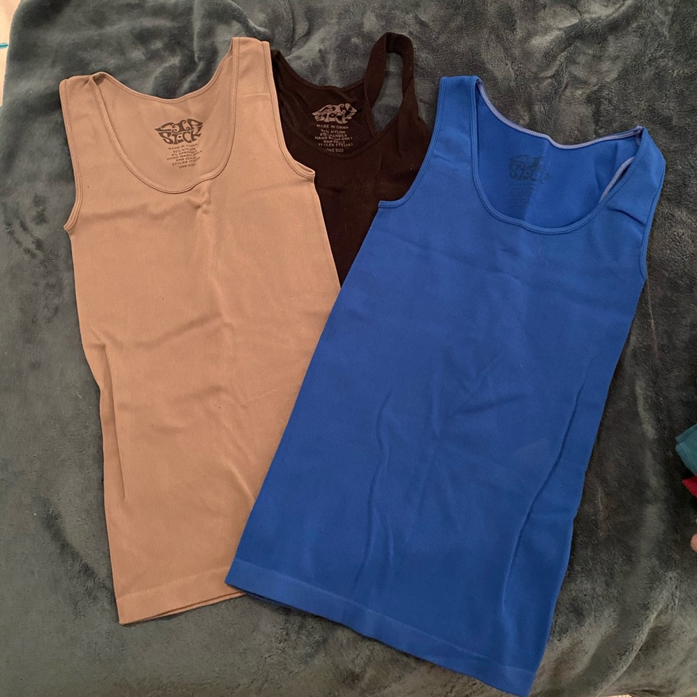Bundle of 3 form fitting tank tops